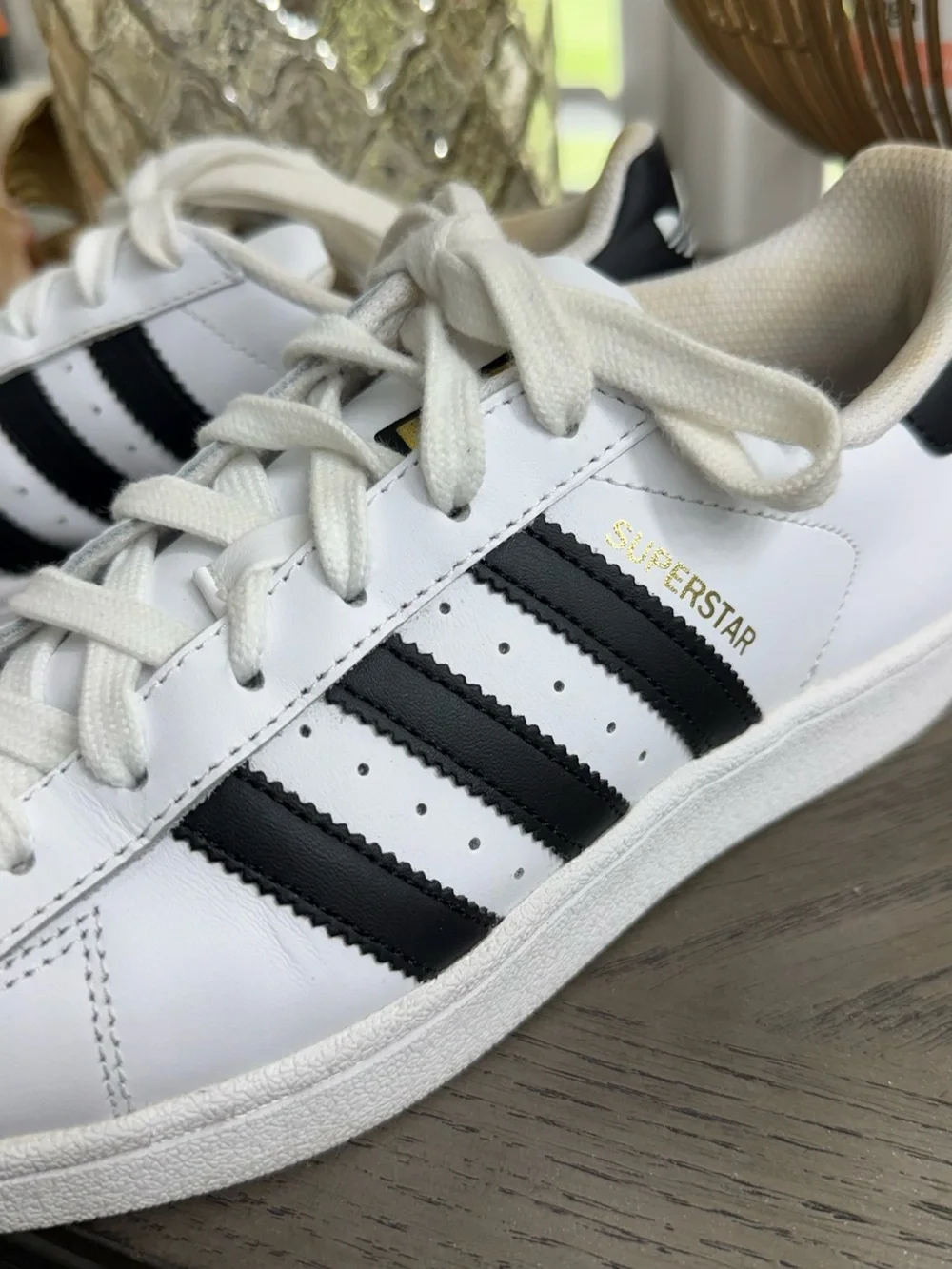 🤍 Authentic Adidas Superstar sneakers in excellent pre-owned condition.